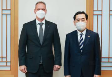 이창양 산업부 장관, 에어버스 D&S CEO와 만나 항공우주산업 협력 및 신규 투자 증진 논의 이창양 산업부 장관, 에어버스 D&S CEO와 만나 항공우주산업 협력 및 신규 투자 증진 논의