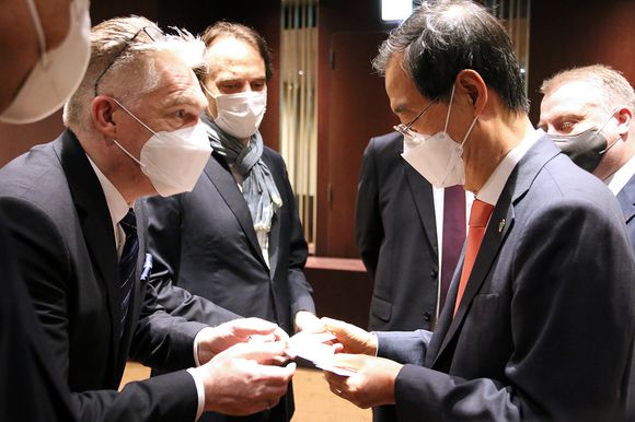 한불상공회의소 이사회 멤버와 한덕수 국무총리 한불상공회의소 이사회 멤버와 한덕수 국무총리